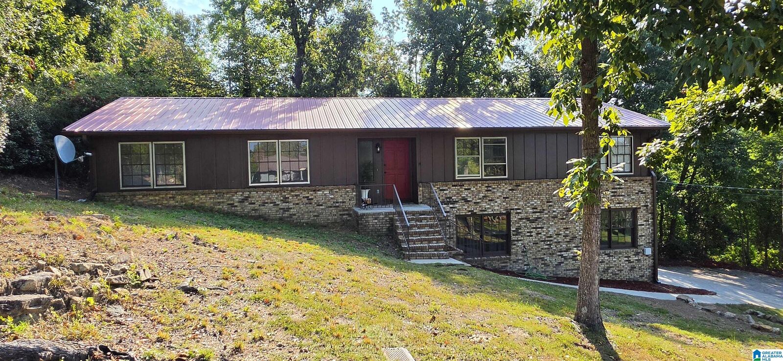 Property Photo:  901 5th Avenue  AL 36265 