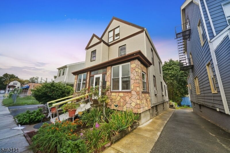 Property Photo: 280 Lincoln St NJ 07017