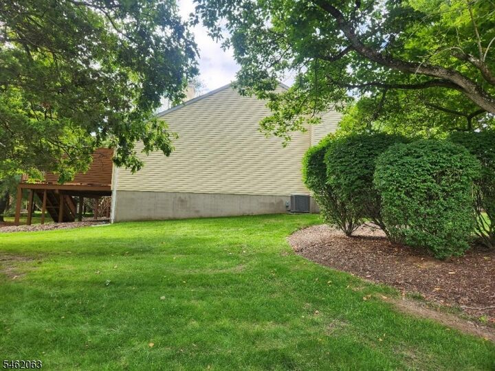 Property Photo:  45 Bridle Way  NJ 07871 