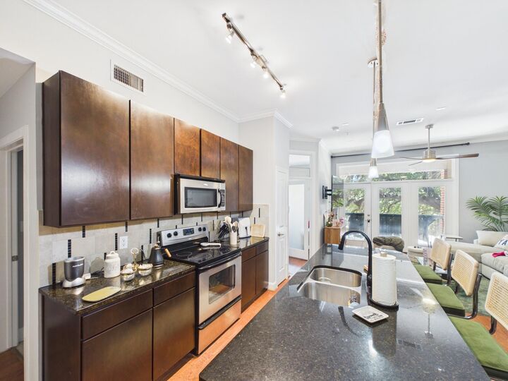 Property Photo: 300 St Joseph Parkway 114 TX 77002