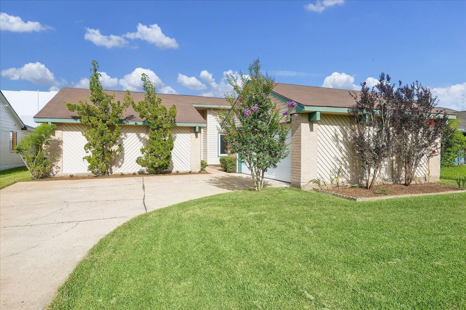 Property Photo:  16819 Quail Crest Court  TX 77489 