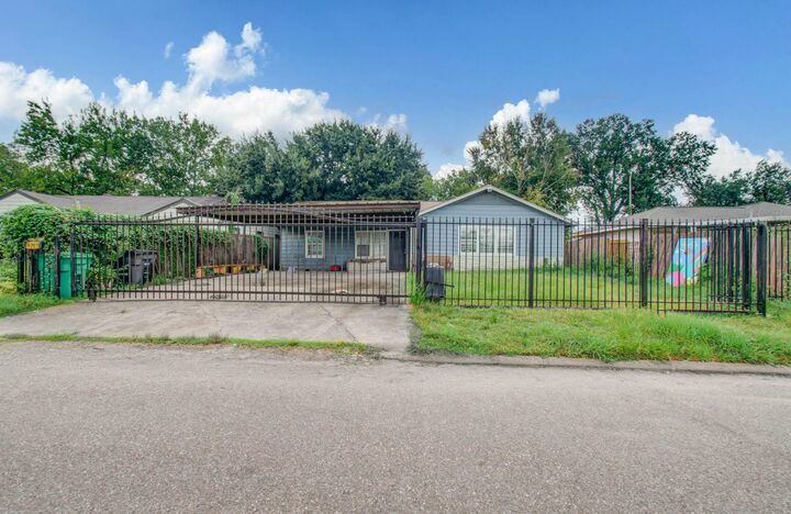 Property Photo: 1203 Ruell Street TX 77017