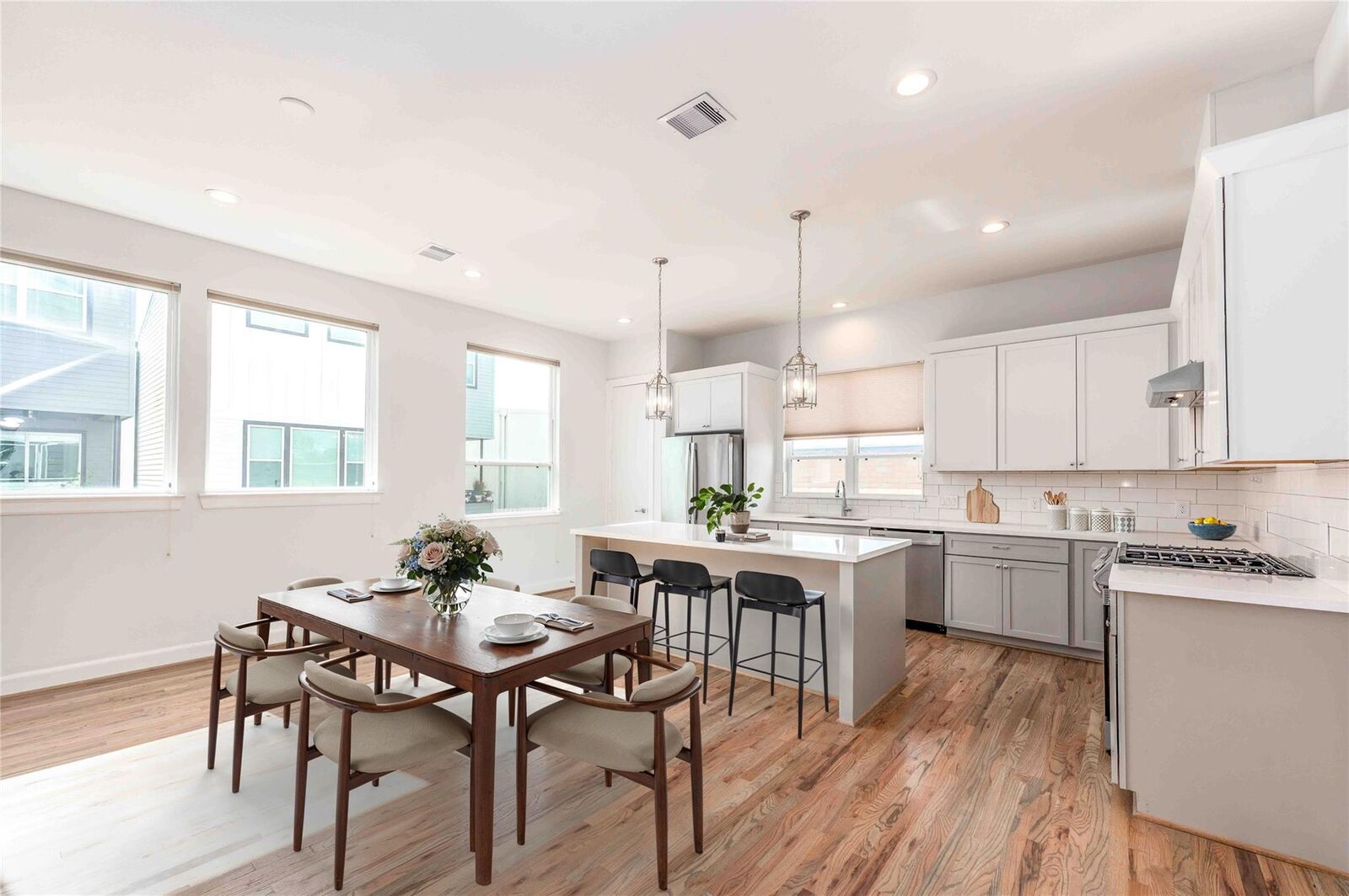 Property Photo:  2471 W 11th Street  TX 77008 