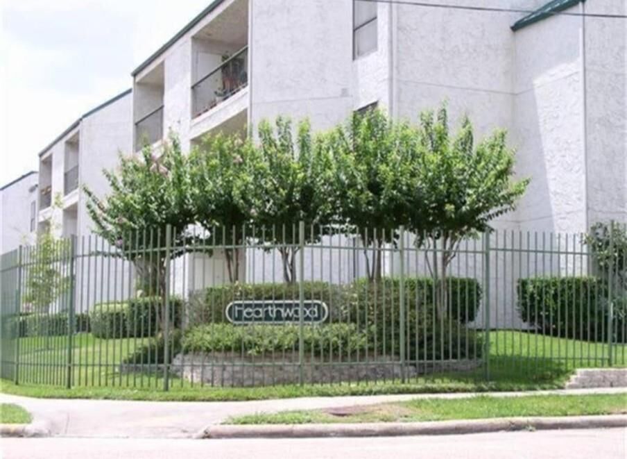 Property Photo: 2826 S Bartell Drive 25 TX 77054