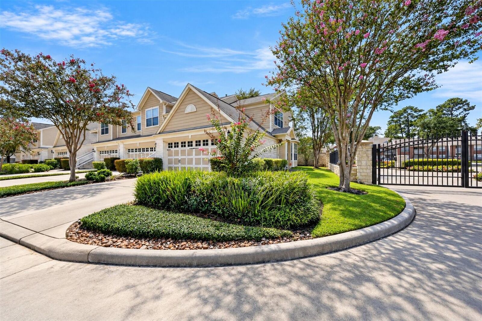 Property Photo: 13600 Breton Ridge Street 17D TX 77070