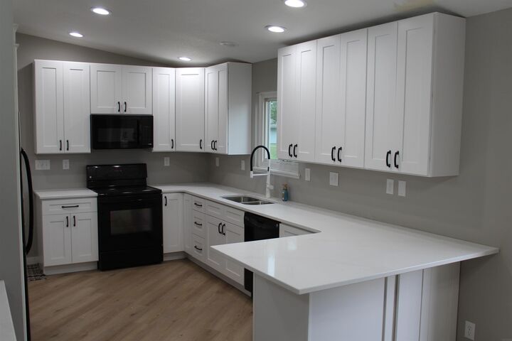 Property Photo:  619 E Grove Street  IA 50670 