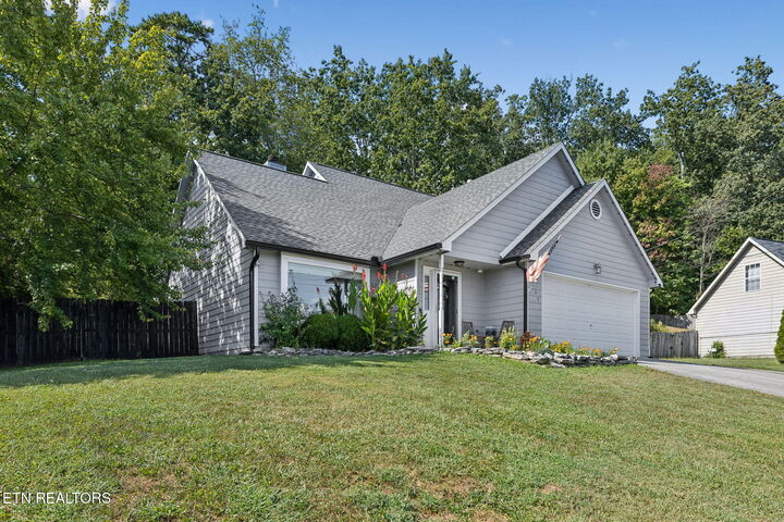 Property Photo: 3238 Kingsmore Drive TN 37921