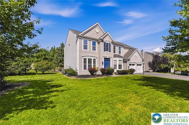 Property Photo:  2224 Pembrooke Drive  PA 18062 