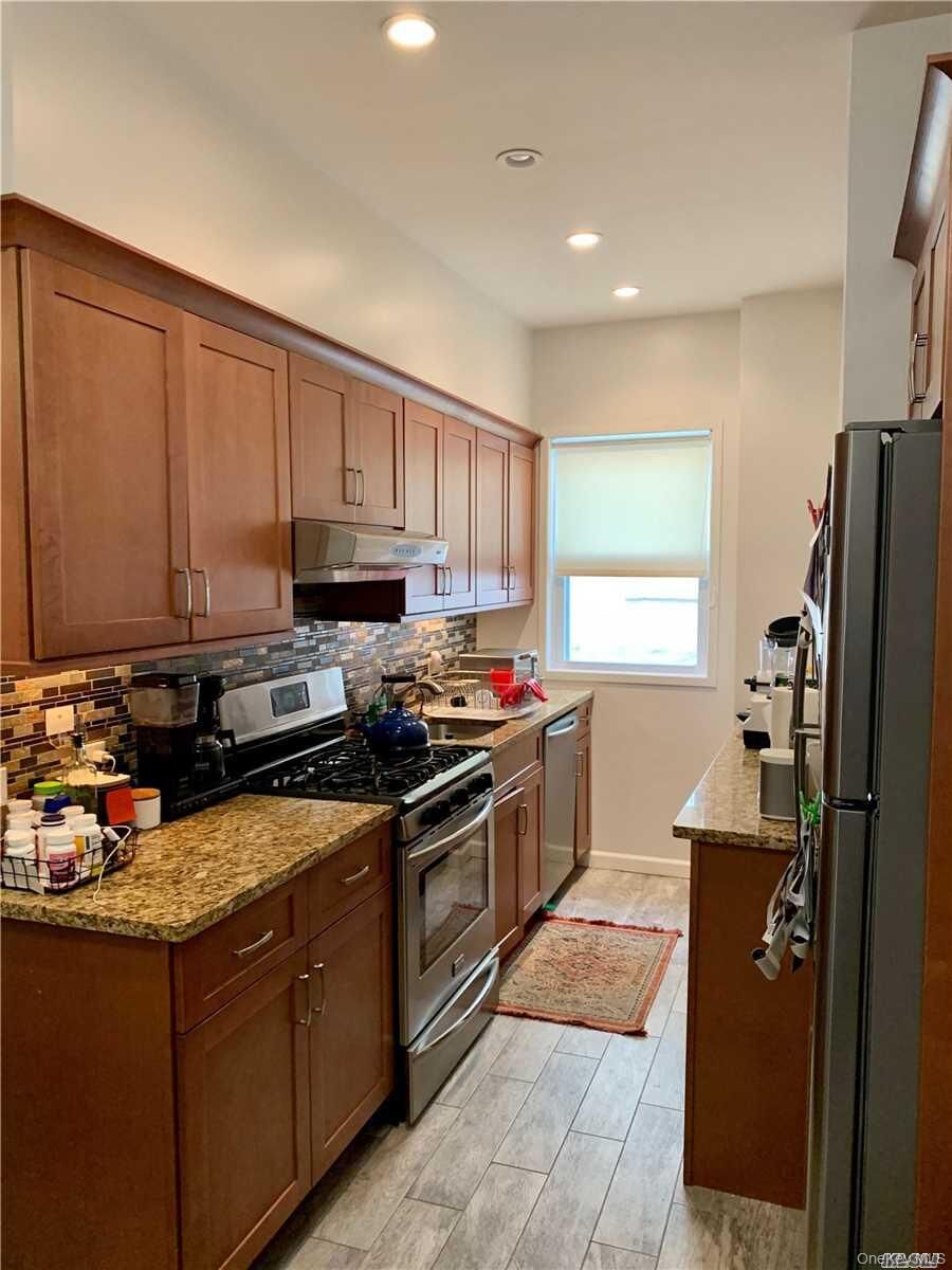 Property Photo:  1272 72nd Street 2R  NY 11228 