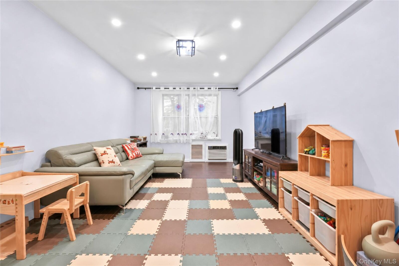 Property Photo:  26-25 Union Street 1C  NY 11354 