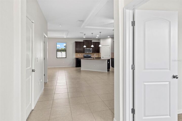 Property Photo:  11924 Winterset Cove Drive  FL 33579 