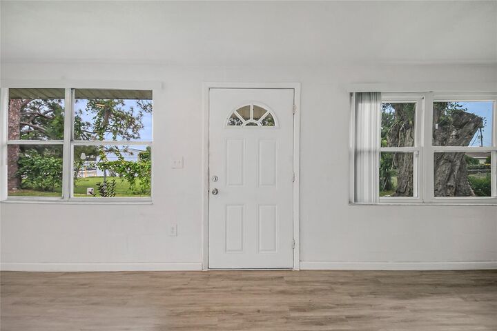Property Photo: 723 24th Street NW FL 33881