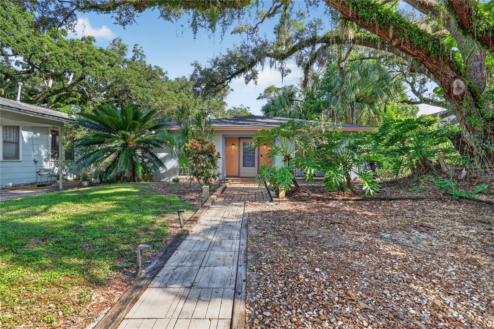 Property Photo:  317 W Comanche Avenue  FL 33604 