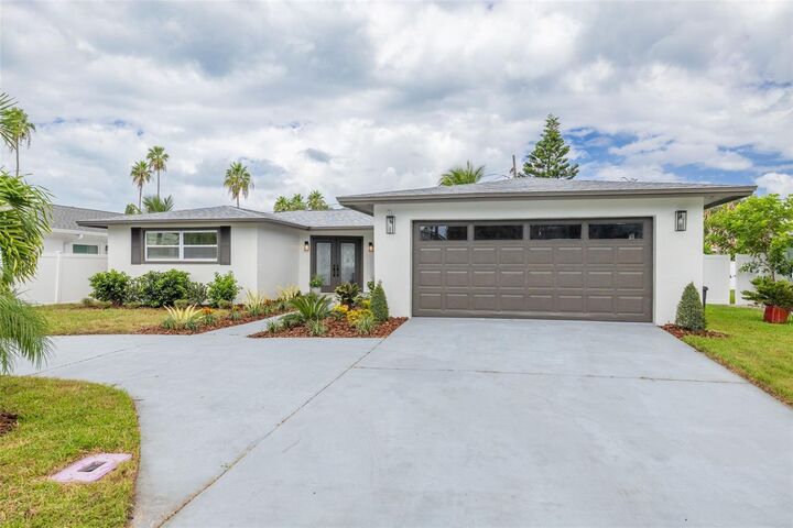 Property Photo:  60 Kipling Plaza  FL 33767 