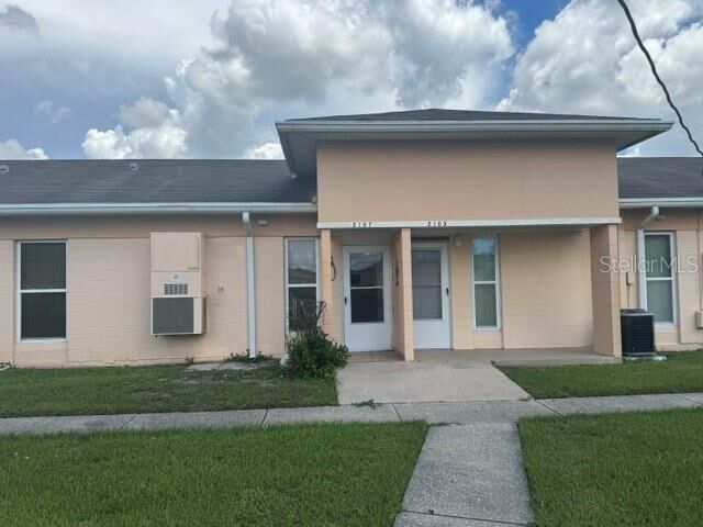 Property Photo:  2107 Club Circle  FL 33854 