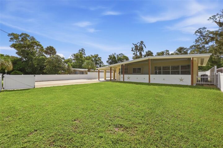 Property Photo:  742 Temple Avenue  FL 32763 