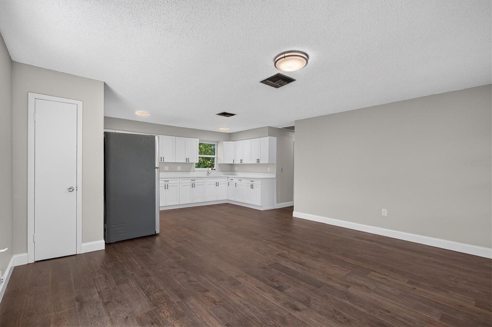 Property Photo: 34 Read Street FL 34689