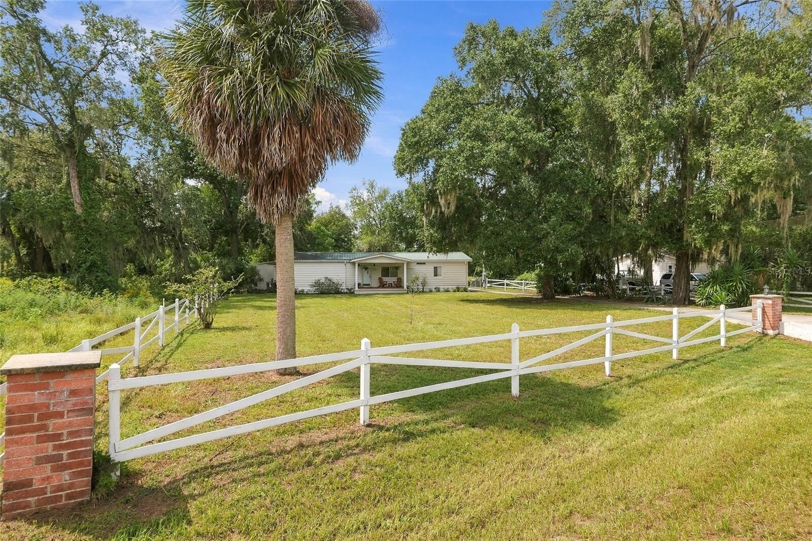 Property Photo: 17490 SE 24th Lane Road FL 34488