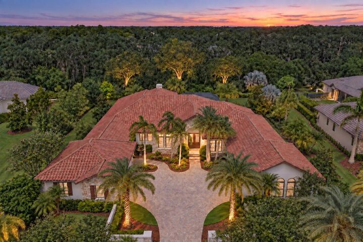 Property Photo: 8435 Lindrick Lane FL 34202