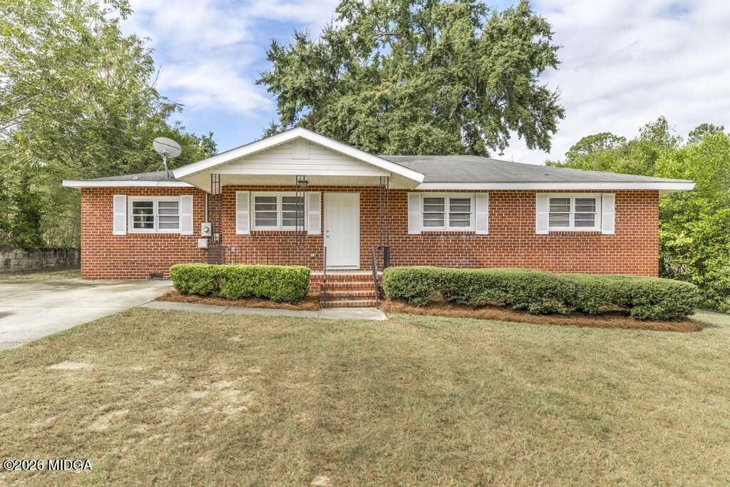 Property Photo: 1662 Downing Circle GA 31206