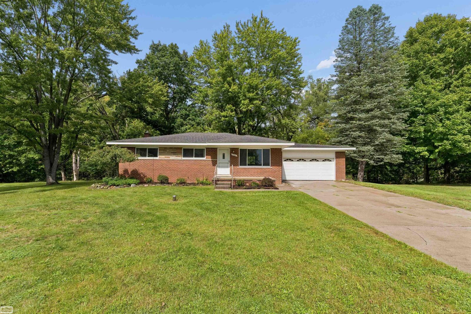 Property Photo:  21601 Chester Road  MI 48096 