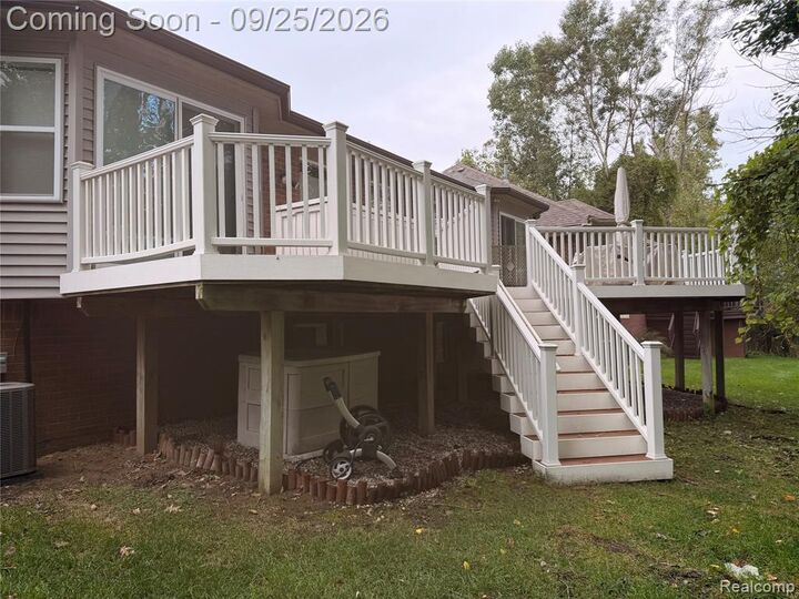 Property Photo: 29912 Trailwood Drive MI 48092 6302