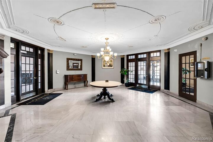 Property Photo:  2900 Jefferson A602  MI 48207 