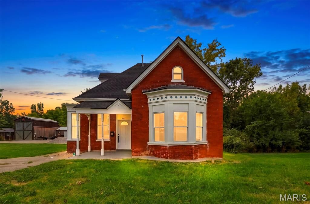 Property Photo:  216 E Walton Street  MO 63383 