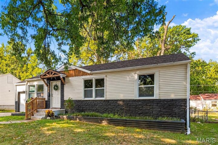 Property Photo:  10501 Hoyt Drive  MO 63137 