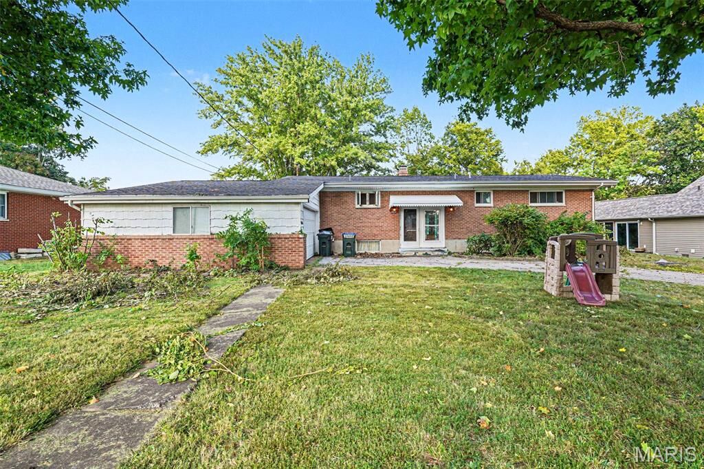 Property Photo:  818 S Rapp Avenue  IL 62236 