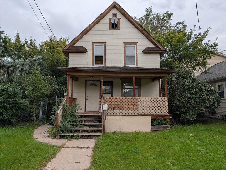 Property Photo:  517 NE 9th Ave  ND 58703-0000 