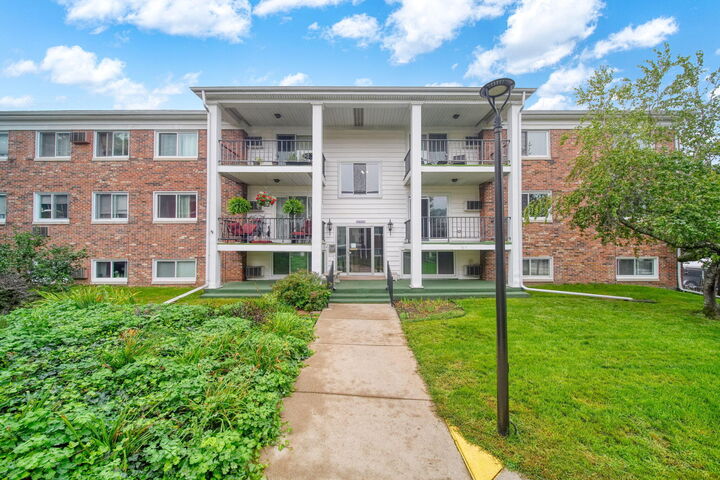 Property Photo: 806 W Michigan Avenue MI 49202