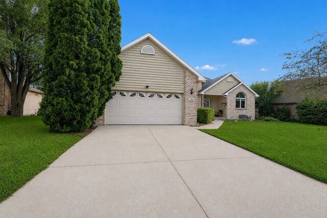 Property Photo: 219 Greenbriar Lane IL 60914