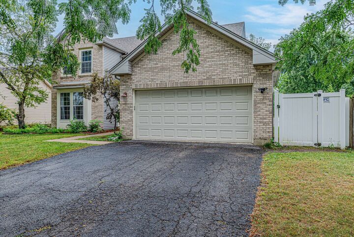 Property Photo: 1449 Eliot Trail IL 60120