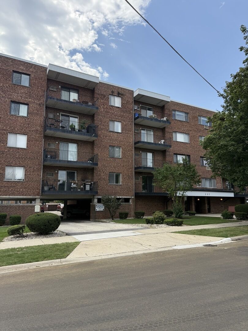 Property Photo: 205 W Miner Street 106 IL 60005