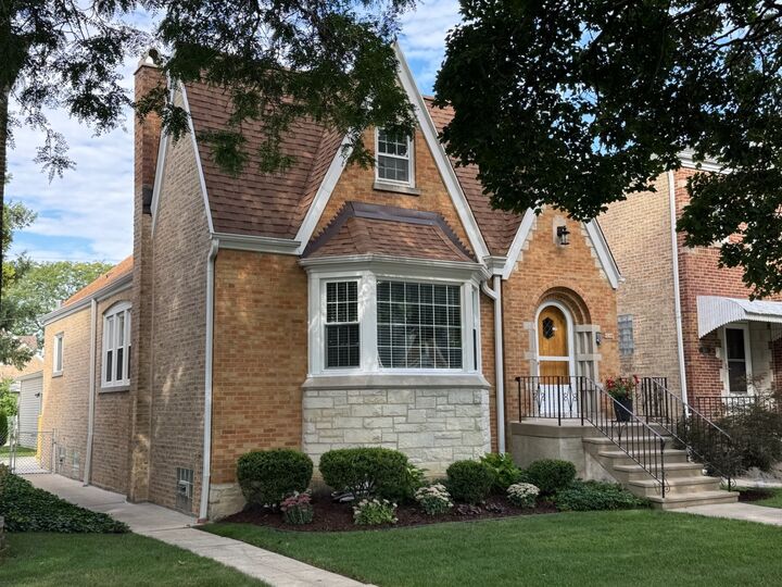 Property Photo:  3246 N Newcastle Avenue  IL 60634 