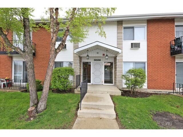 Property Photo: 8836 N Western Avenue 104D IL 60016