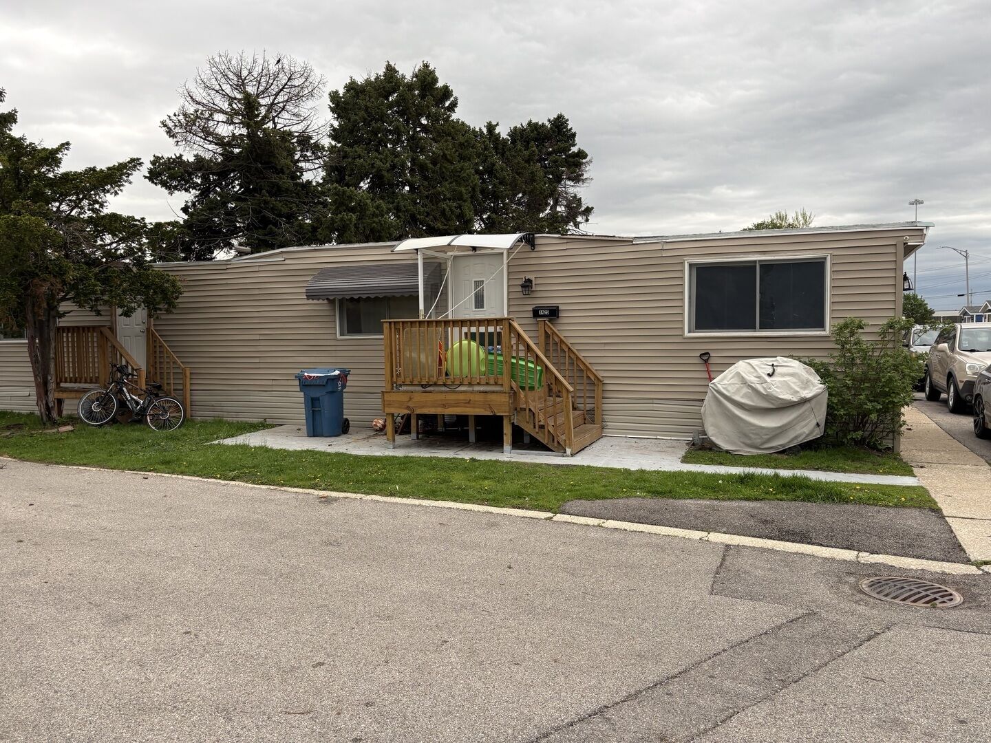 Property Photo: 1425 N 43 Avenue IL 60165