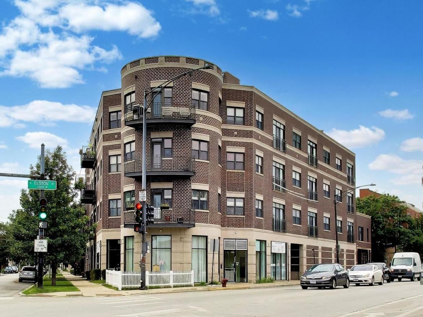 Property Photo: 3028 W Roscoe Street 203 IL 60618