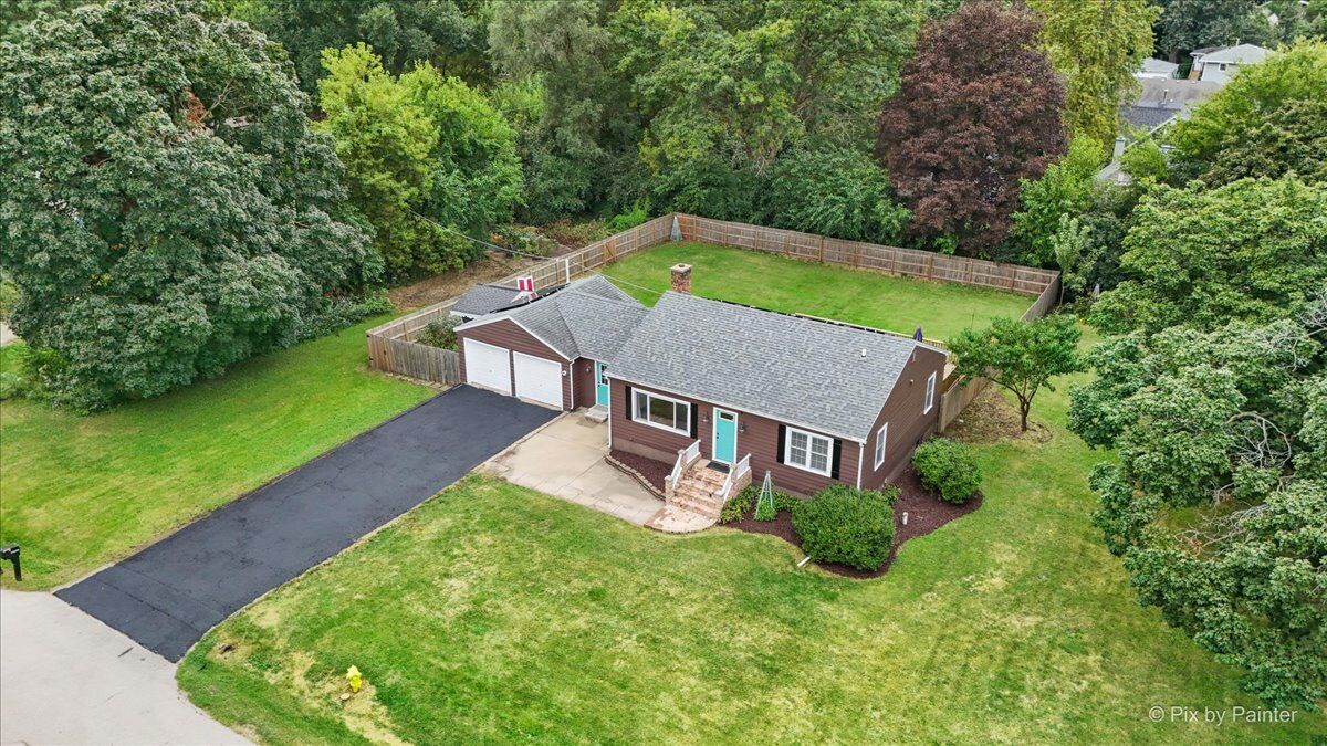 Property Photo: 1N038 Woods Avenue IL 60187