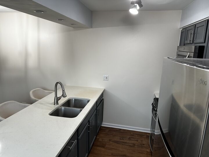 Property Photo: 2510 Berkshire Court 1 IL 60087