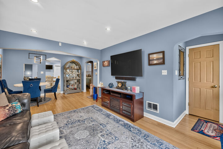Property Photo:  3406 N Oleander Avenue  IL 60634 