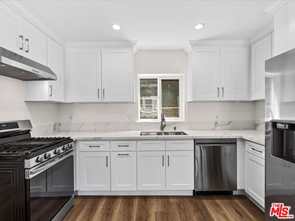 Property Photo: 1165 Stanford St F CA 90403