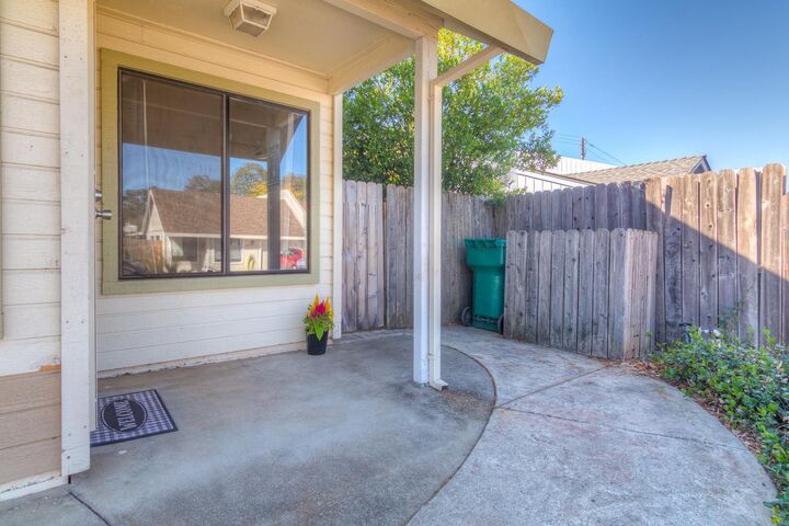 Property Photo: 3330 Meadow Court CA 95672