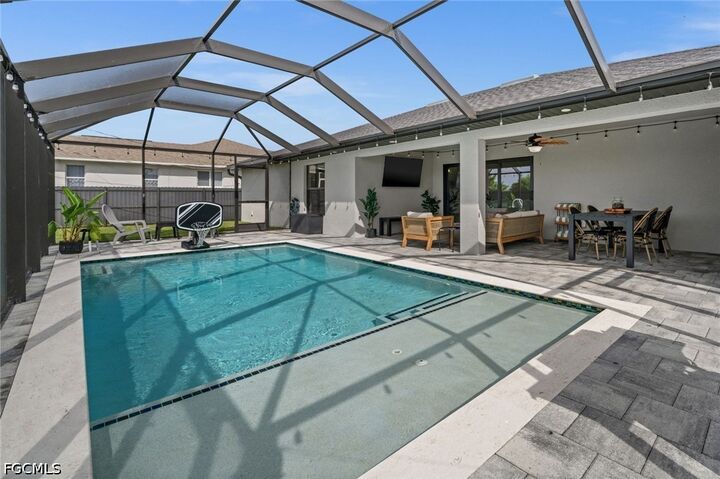 Property Photo: 322 NW 5th Street FL 33993