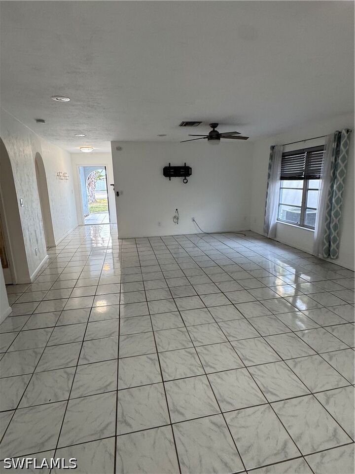 Property Photo: 626 103rd Avenue N FL 34108