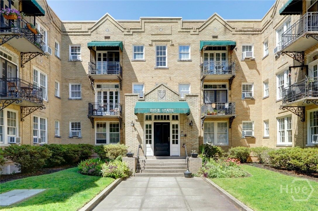 Property Photo:  210 E State Street 20  GA 31401 