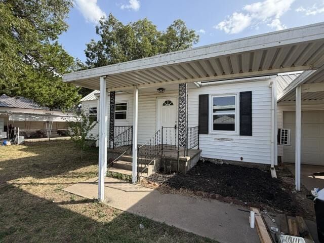 Property Photo: 829 Chestnut Ave. OK 74631