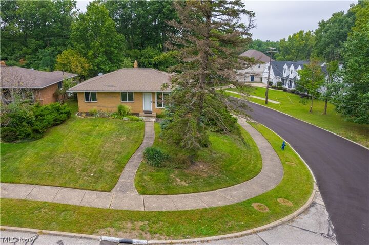 Property Photo:  2600 Somia Drive  OH 44134 