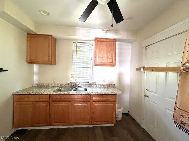 Property Photo: 660 E 126th Street OH 44108
